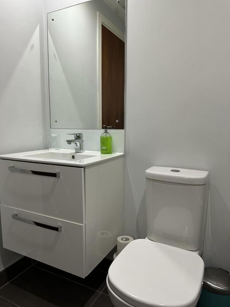 Luxury 9Ine Beautiful Bull Ring Apartment Free Parking Бирмингам Екстериор снимка