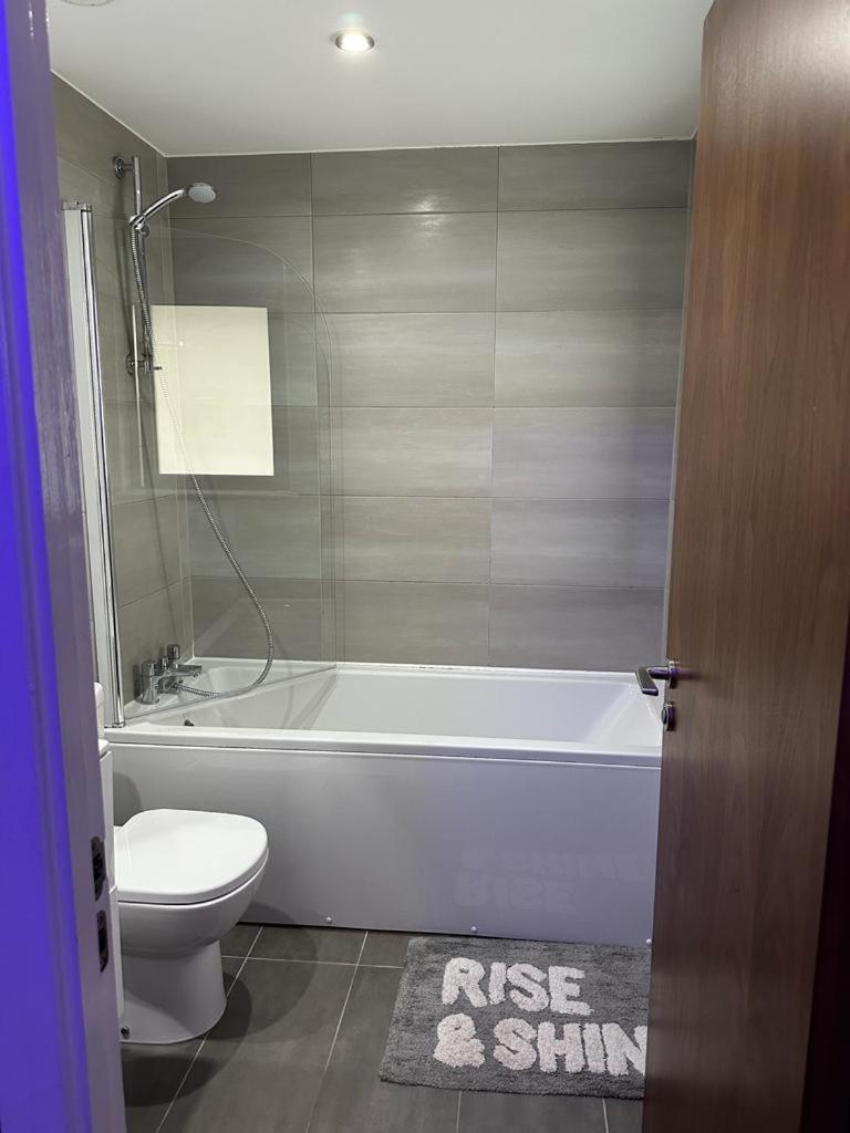 Luxury 9Ine Beautiful Bull Ring Apartment Free Parking Бирмингам Екстериор снимка